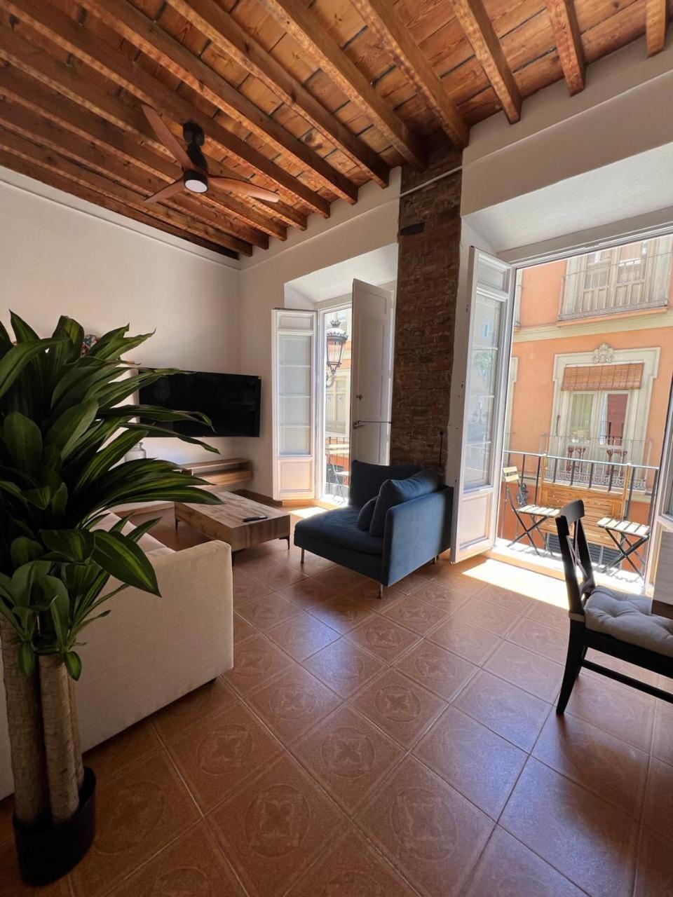 Casa Naty, Espacioso Renovado Apartamento En El Centro De Малага Экстерьер фото