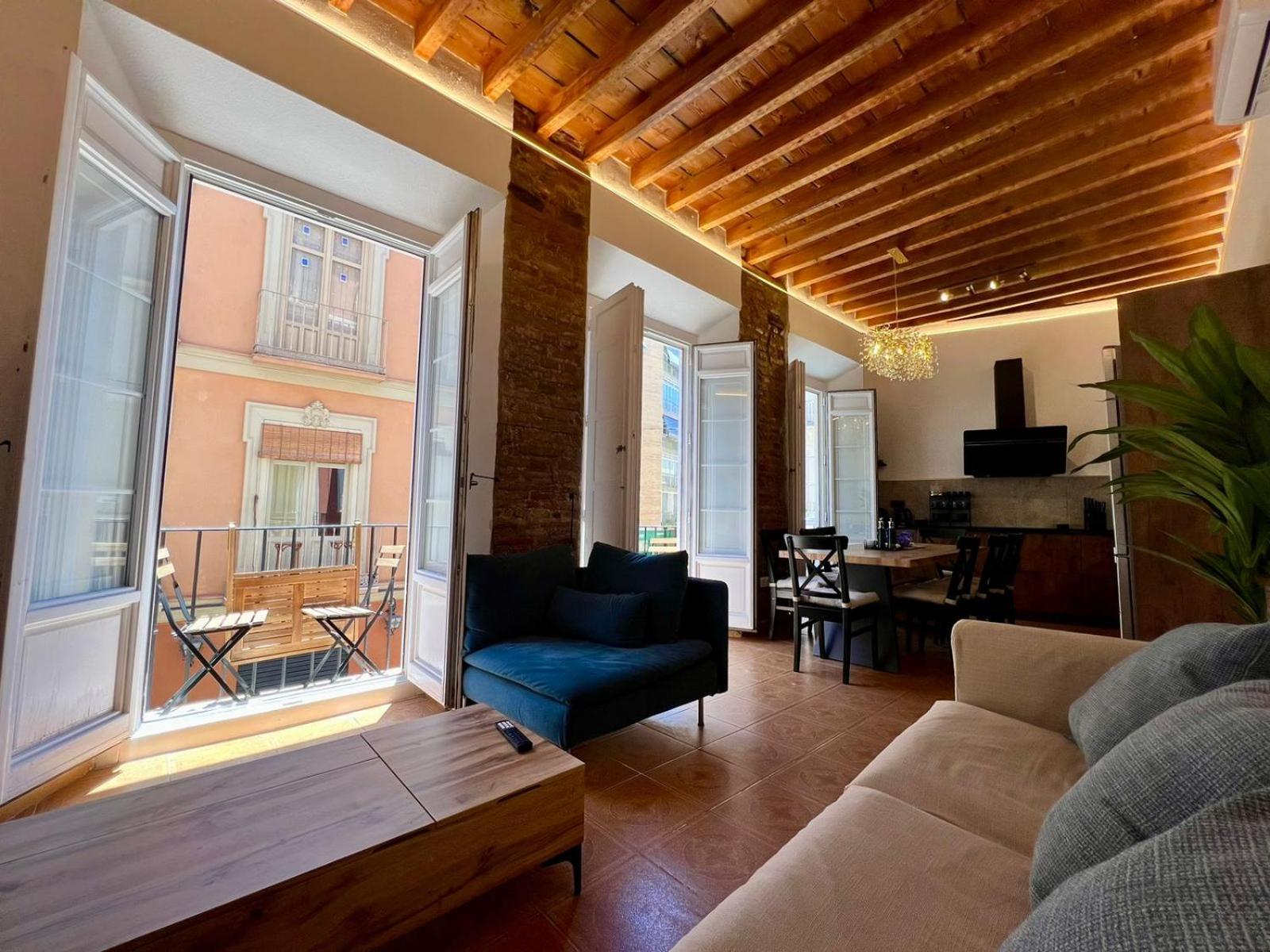 Casa Naty, Espacioso Renovado Apartamento En El Centro De Малага Экстерьер фото