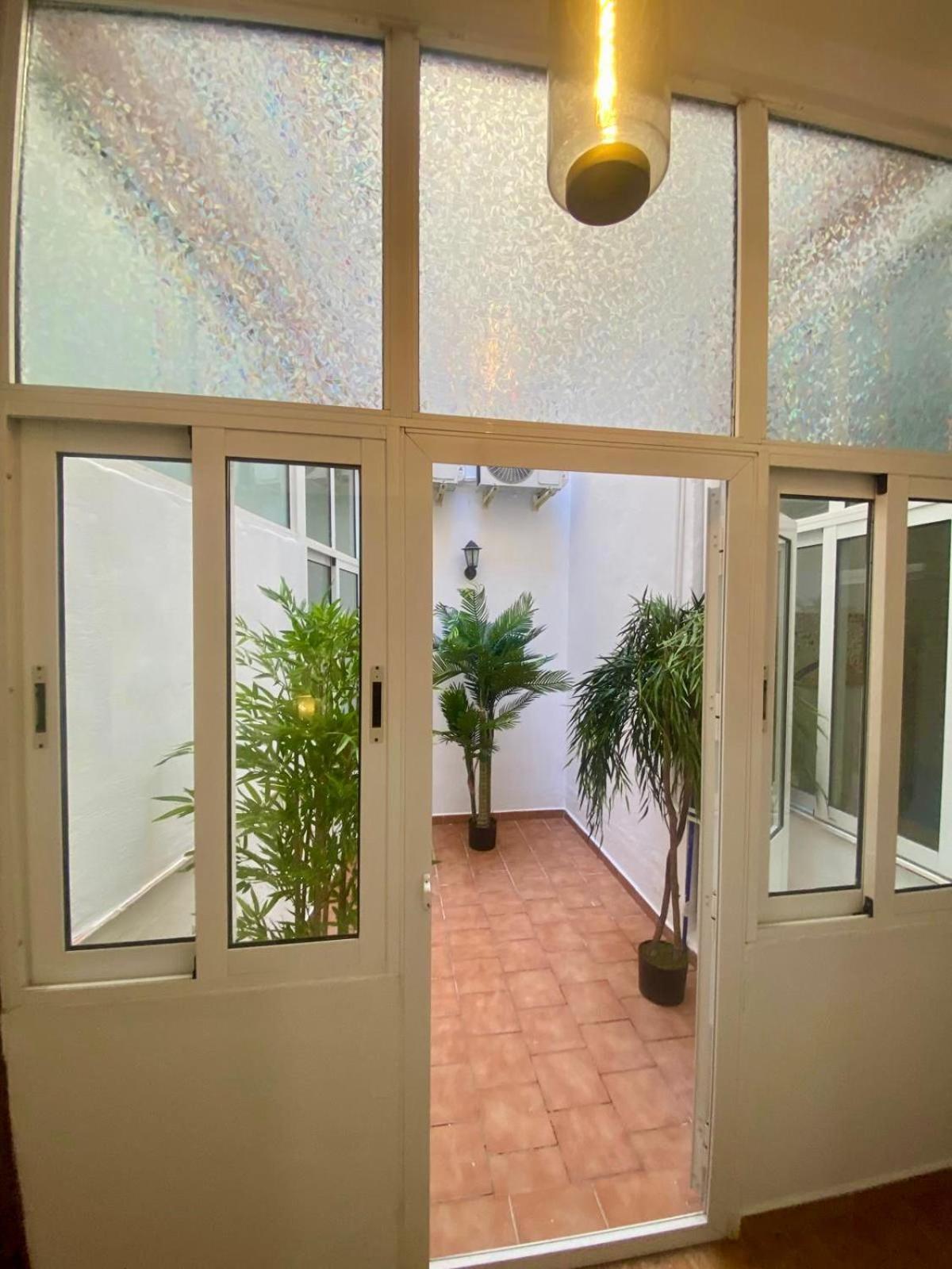 Casa Naty, Espacioso Renovado Apartamento En El Centro De Малага Экстерьер фото